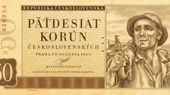 Československá bankovka 50 korun s obrázkem dělníka držícího kladivo, text v slovenštině.